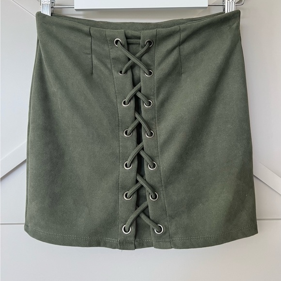 NWOT Army green lace-up mini skirt. Small. Boho. - Picture 2 of 8